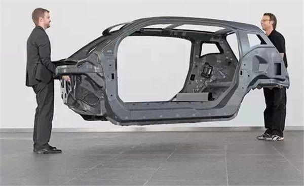 很多人認(rèn)為車越重越穩(wěn)，那么輕量化設(shè)計(jì)后還安全嗎？