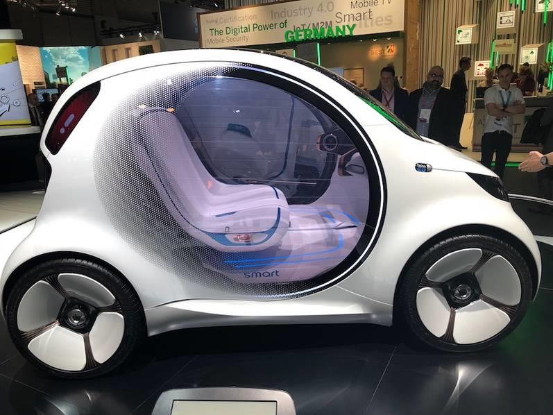 奔馳無人駕駛汽車：手機智能控制 車子主動來接你