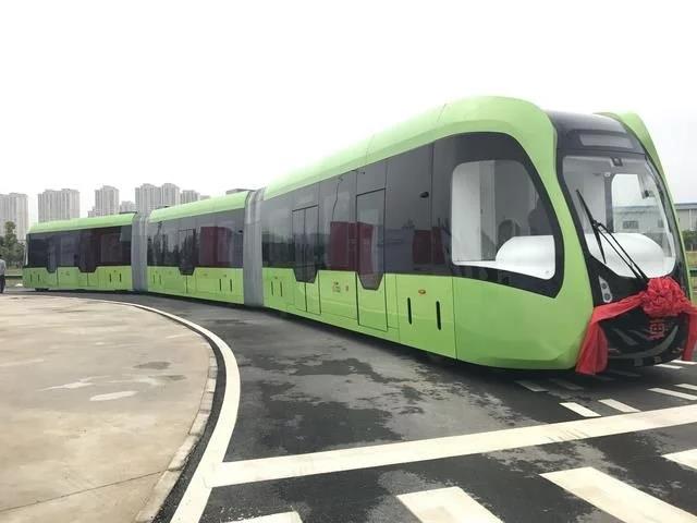 湖南現(xiàn)全球首輛智能列車，虛擬軌道無人駕駛，美國花500億拜師