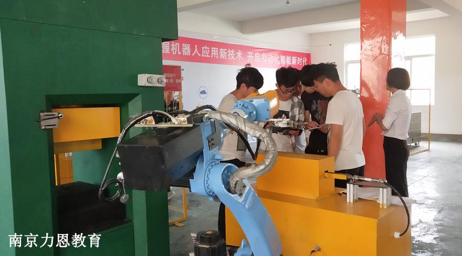 你信嗎？工業機器人系統集成商需要大量人才