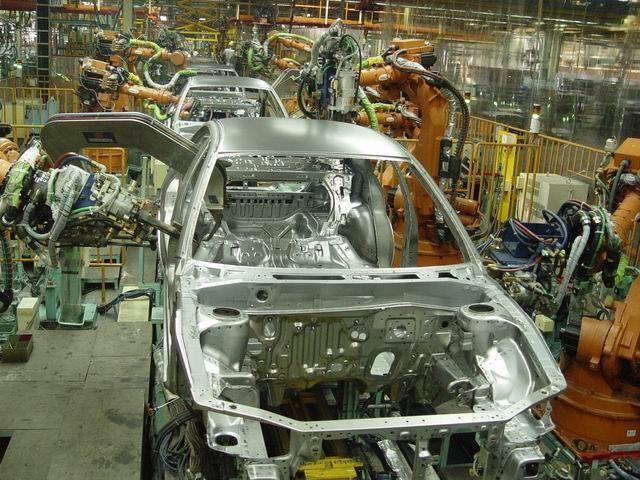 20世紀以來，世界汽車年產(chǎn)量先以幾千輛、幾萬輛計,后以千萬輛計,至1978年已達到4249萬輛左右。世界汽車工業(yè)的發(fā)展大致上經(jīng)歷了4個階段。