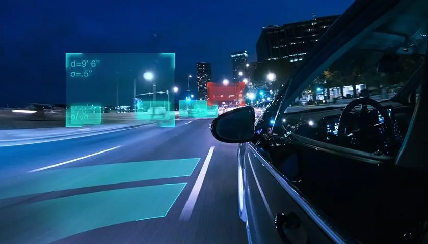 智能網聯汽車發展凸顯三大痛點，全國兩會代表委員多維建言獻策